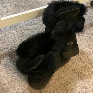 Ugg fluff bow mini size 6 EUC